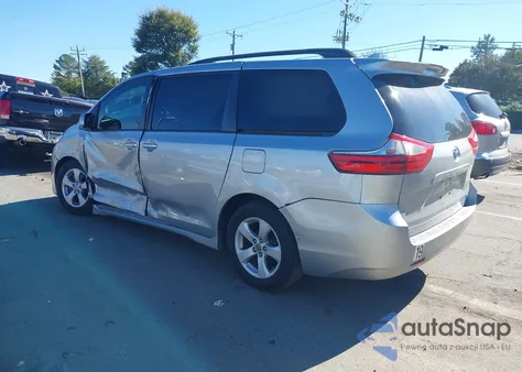 2020 Toyota Sienna Le z USA, uszkodzony, nr VIN 5TDKZ3DC1LS080737